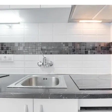 One Bedroom Flat In Fenals For 4 People 아파트
