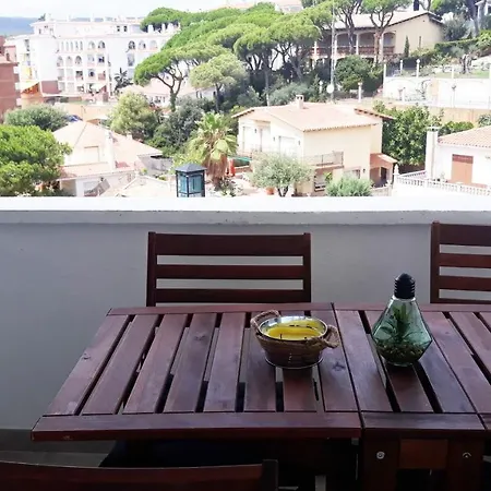 One Bedroom Flat In Fenals For 4 People 료렛 드 마르