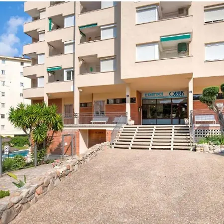 One Bedroom Flat In Fenals For 4 People 료렛 드 마르