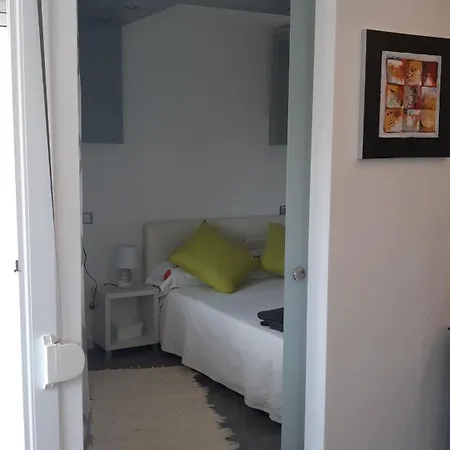 One Bedroom Flat In Fenals For 4 People 아파트 *