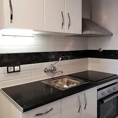 One Bedroom Flat In Fenals For 4 People Appartement *