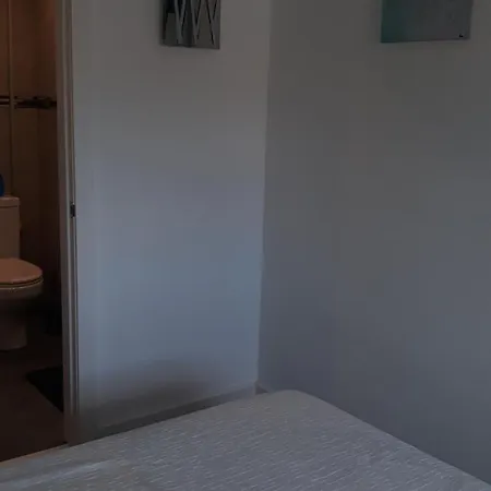 One Bedroom Flat In Fenals For 4 People 滨海略雷特