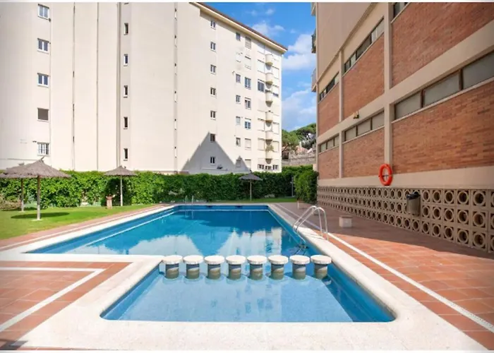 One Bedroom Flat In Fenals For 4 People 滨海略雷特